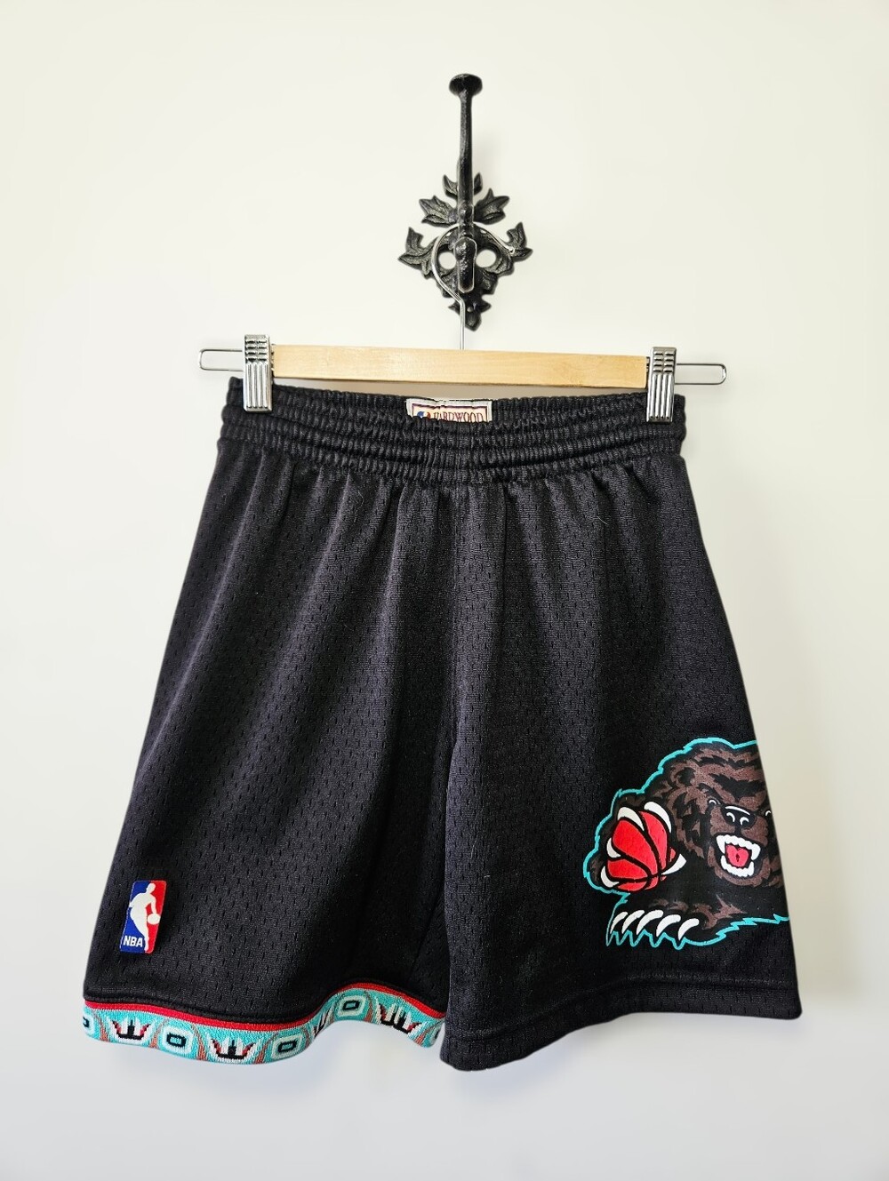 Mitchell & Ness Hardwood Classics Vancouver Grizzlies Shorts Size S Boys 8 NBA